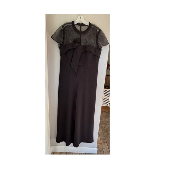 Sophisticated Black Short Sleeve and Mesh Jumpsuit with Bow Detail- size 16 - Picture 4 of 8